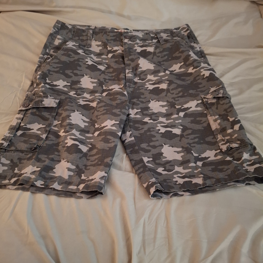 G & M Men's Camouflage Cargo Shorts - Picture 3 of 10